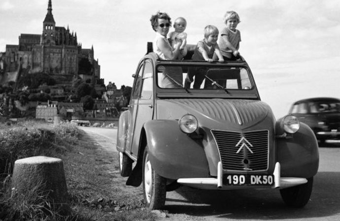 Stellantis reunió ocho históricas versiones para celebrar los 75 años del Citroën 2CV