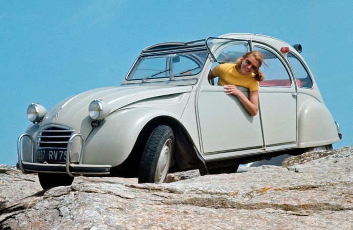 Soluciones olvidadas: las curiosas ventanillas de los 2CV y R4