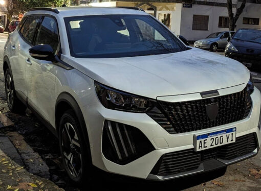 El Peugeot 2008 se deja ver poco antes de su lanzamiento