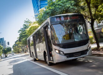 Mercedes-Benz y Banco Galicia firman un acuerdo para impulsar la financiación de Buses