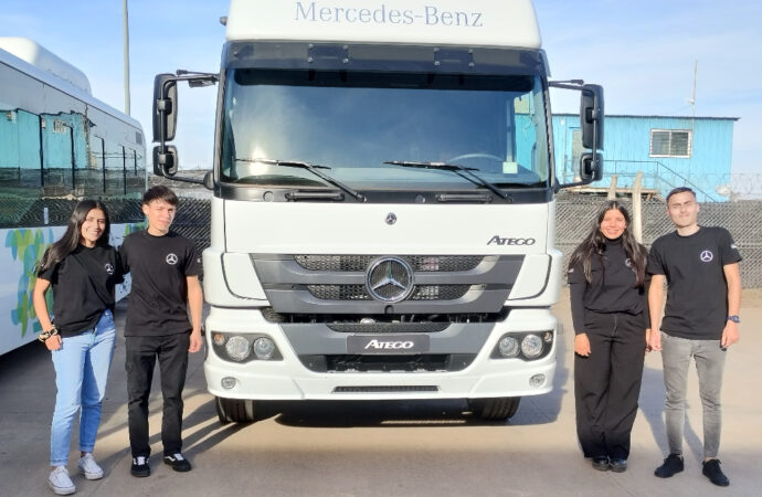 Mercedes-Benz Camiones y Buses celebra junto a los jóvenes de su programa TruckCionar Futuro