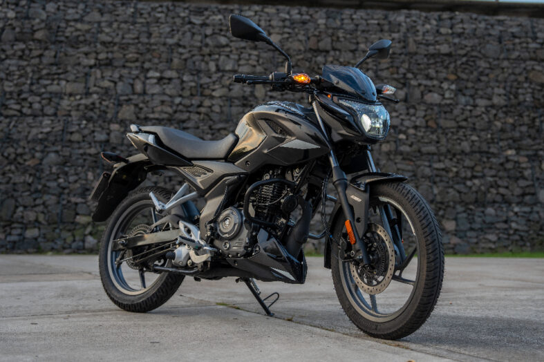 Bajaj lanza la Rouser P150 - AUTOWEB Argentina