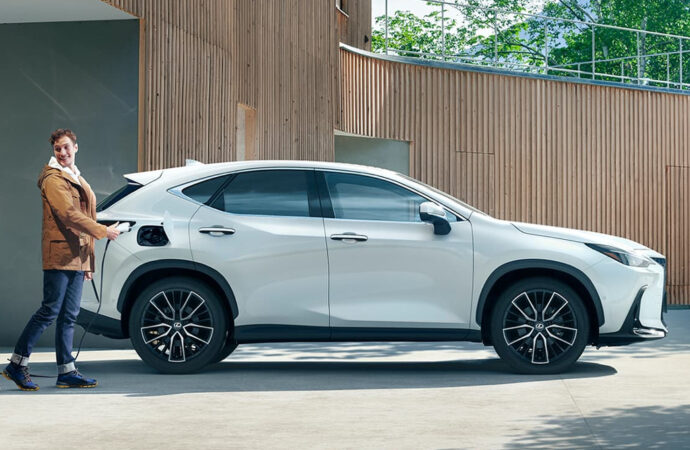 Lexus lanza las NX y RX híbridas enchufables