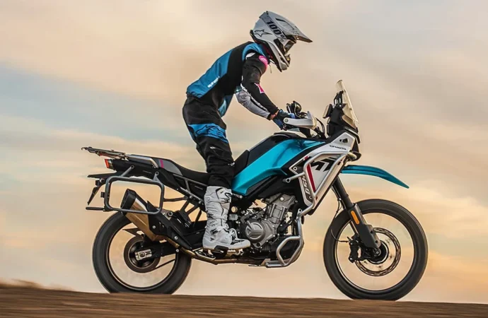 CFMoto lanza 450MT en Argentina