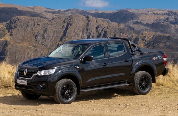 Renault Alaskan: nueva versión Noir y mejoras en la gama