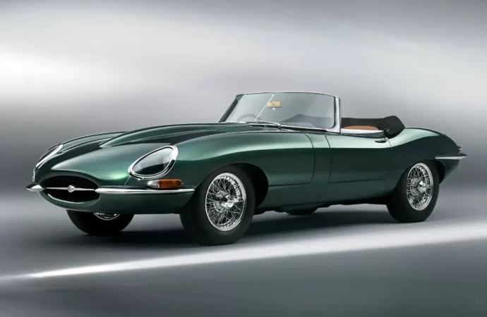 Jaguar produjo nuevamente un E-Type, desde cero y con mejoras