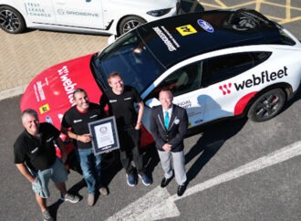 ¡Un logro electrizante! Más de 915 km con una sola carga: Webfleet marca un nuevo Rercord Guinness