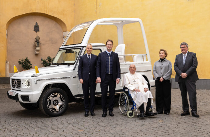 El Papa Francisco recibió un Clase G eléctrico